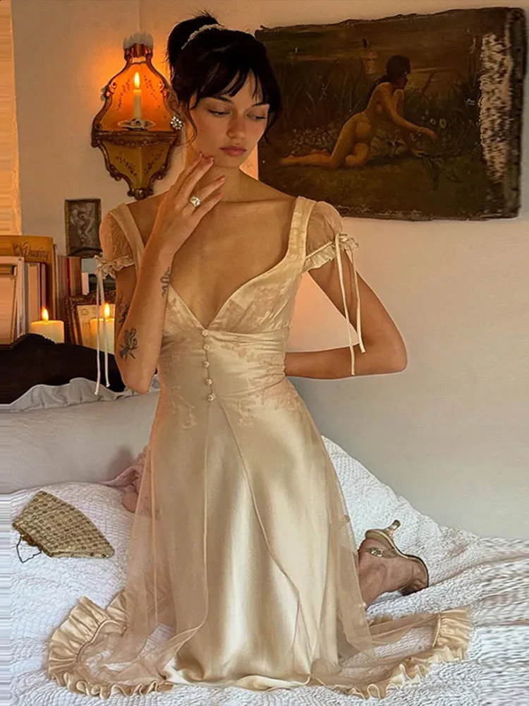 vintage silk dress 1940's Delicate Crme  Afterlife Boutique 16Sleeve Vintage Chic Women Dress Deep