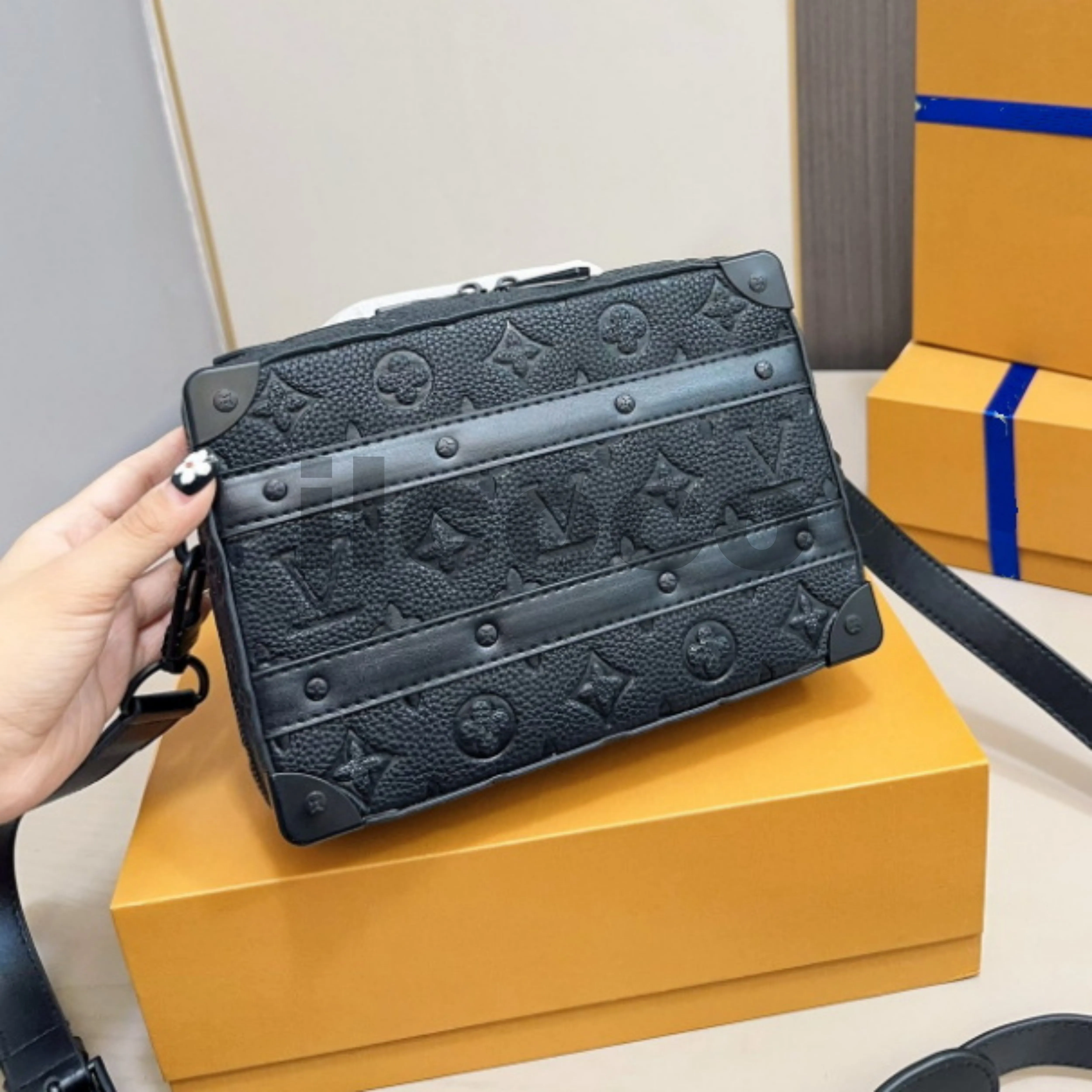 aaa travel crossbody bags Corporate l Travelon l Metro Anti-Theft Dome Travelon Anti-Theft Classic Crossbody Bag