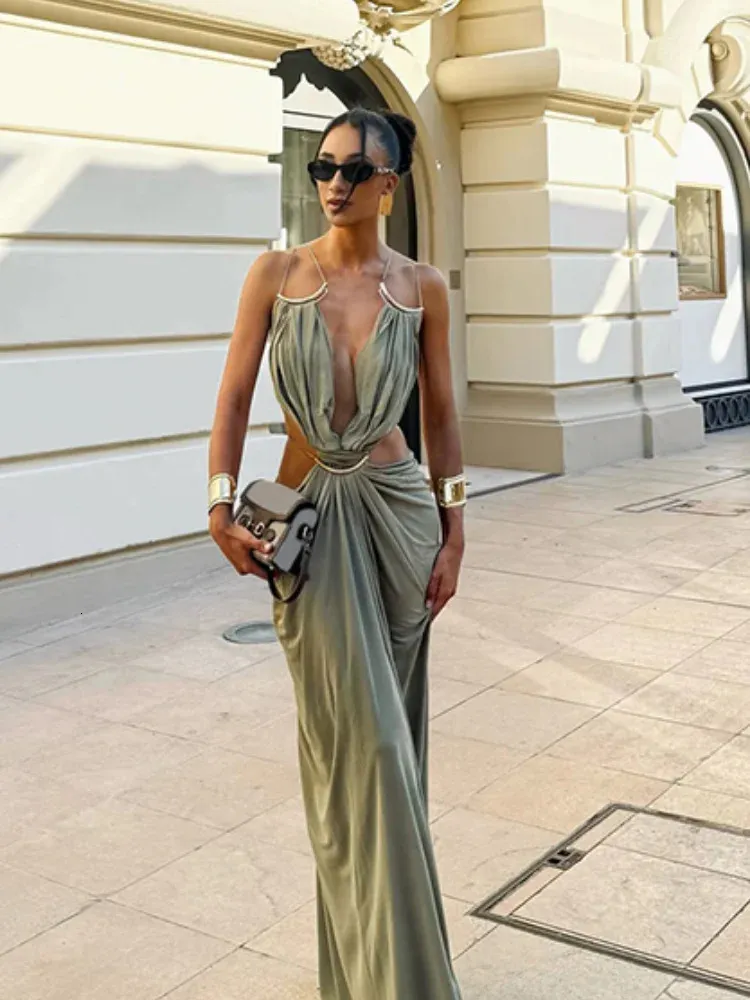 backless spaghetti strap maxi dress Womens Metal Trim Sexy... From Tonglian02, Rs.5,182.06 In Bulk Suitable as summer dresses AW25DR1742 Formal dress Zapaka Women White Satin Size:02