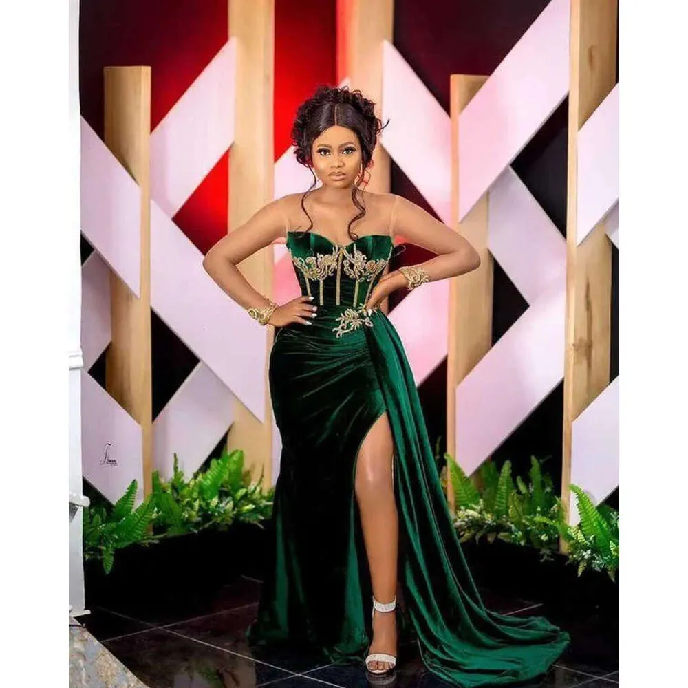 green emerald velvet dress Rent Zeila Emerald Gown | Emerald Green Evening Dress main image 0