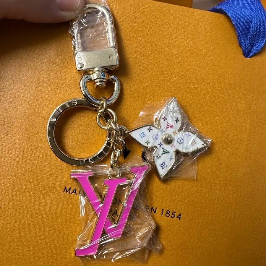 Luxury Designer V Keychain With Metal Buckle For Men... From ...