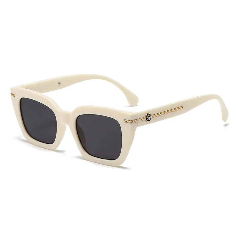 Hot Selling Luxury 2026 New Fashionable Chain Style Women's High End Old Fashioned Square Sunglasses UV Resistant_voghion.com