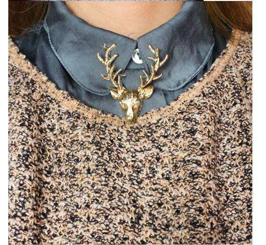 Elegante broche in de vorm van een hertenkop met gewei_voghion.com