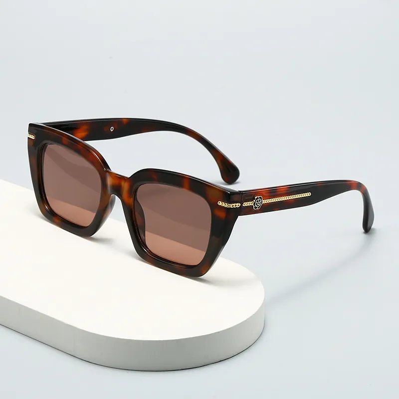 Hot Selling Luxury 2026 New Fashionable Chain Style Women's High End Old Fashioned Square Sunglasses UV Resistant_voghion.com