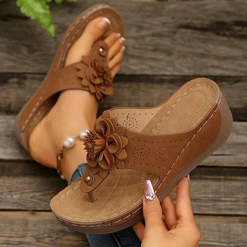 Retro Flower Decor Slippers Women Summer Clip Toe Wedge Sandals Woman Plus Size 43 Light Non Slip Beach Flip Flops_vogvips.com