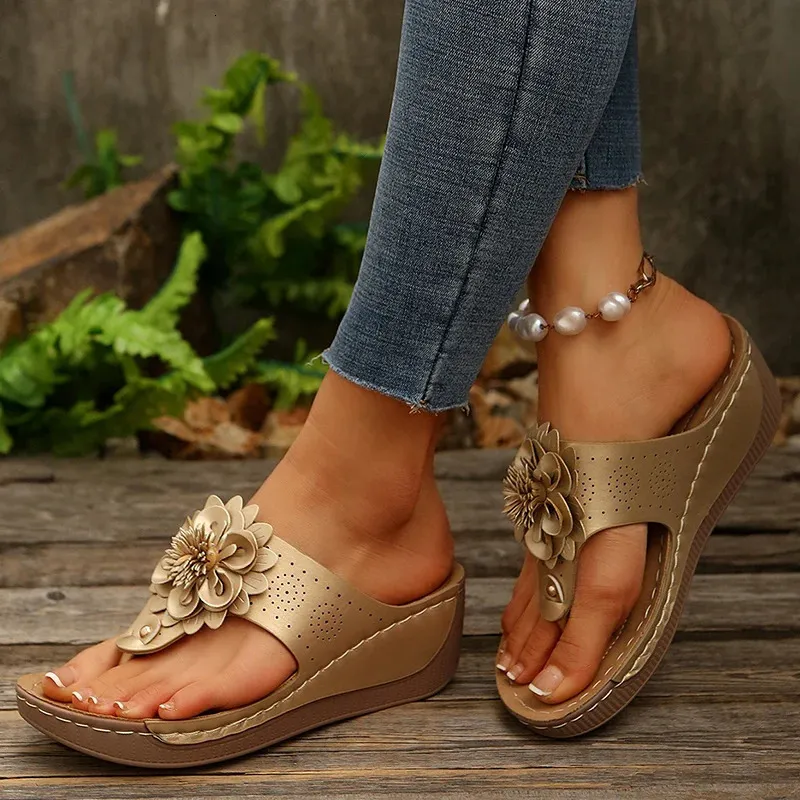 Retro Flower Decor Slippers Women Summer Clip Toe Wedge Sandals Woman Plus Size 43 Light Non Slip Beach Flip Flops_vogvips.com