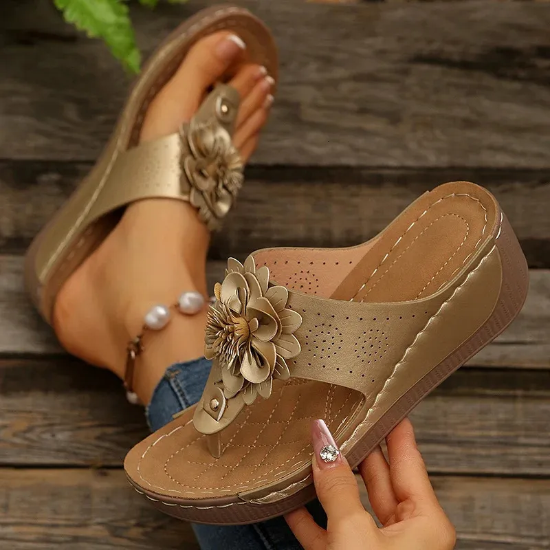 Retro Flower Decor Slippers Women Summer Clip Toe Wedge Sandals Woman Plus Size 43 Light Non Slip Beach Flip Flops_vogvips.com