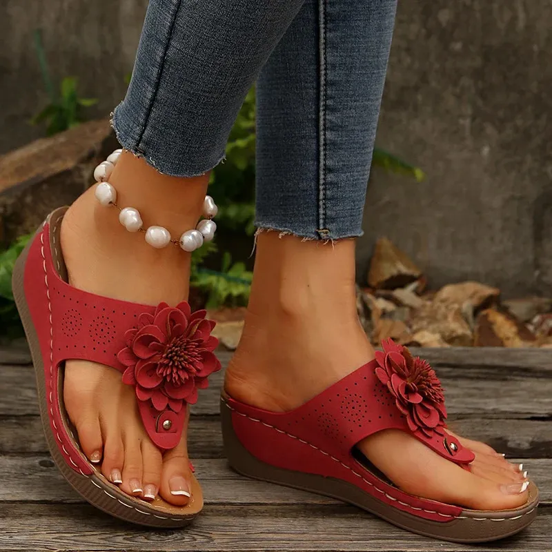 Retro Flower Decor Slippers Women Summer Clip Toe Wedge Sandals Woman Plus Size 43 Light Non Slip Beach Flip Flops_vogvips.com