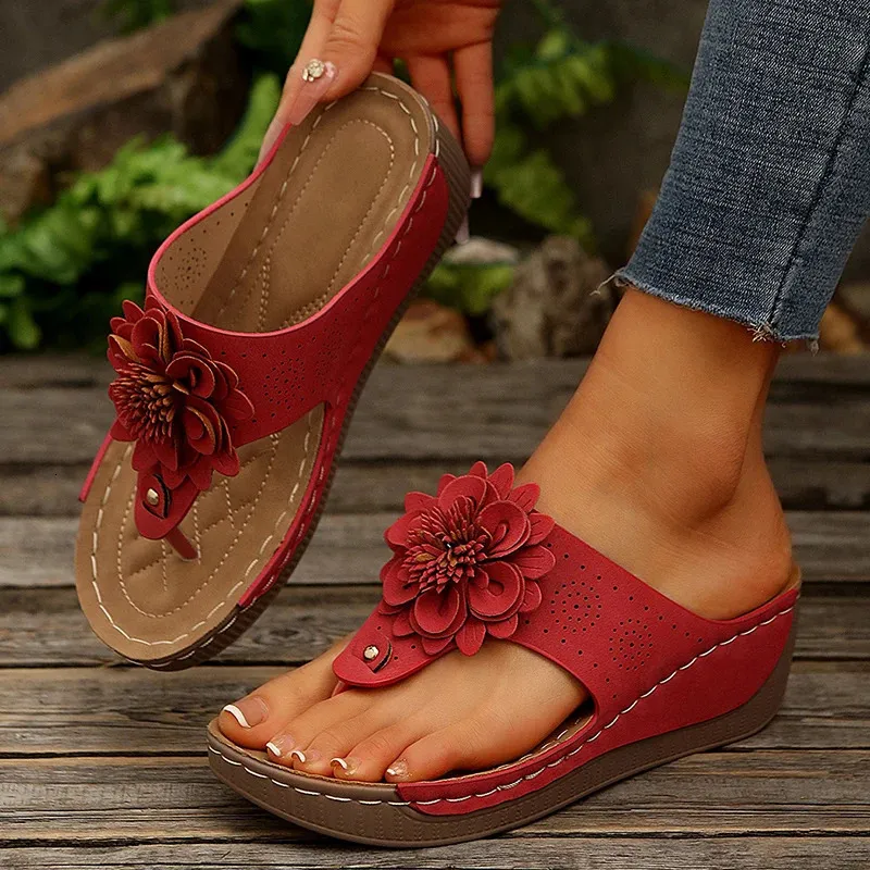 Retro Flower Decor Slippers Women Summer Clip Toe Wedge Sandals Woman Plus Size 43 Light Non Slip Beach Flip Flops_vogvips.com