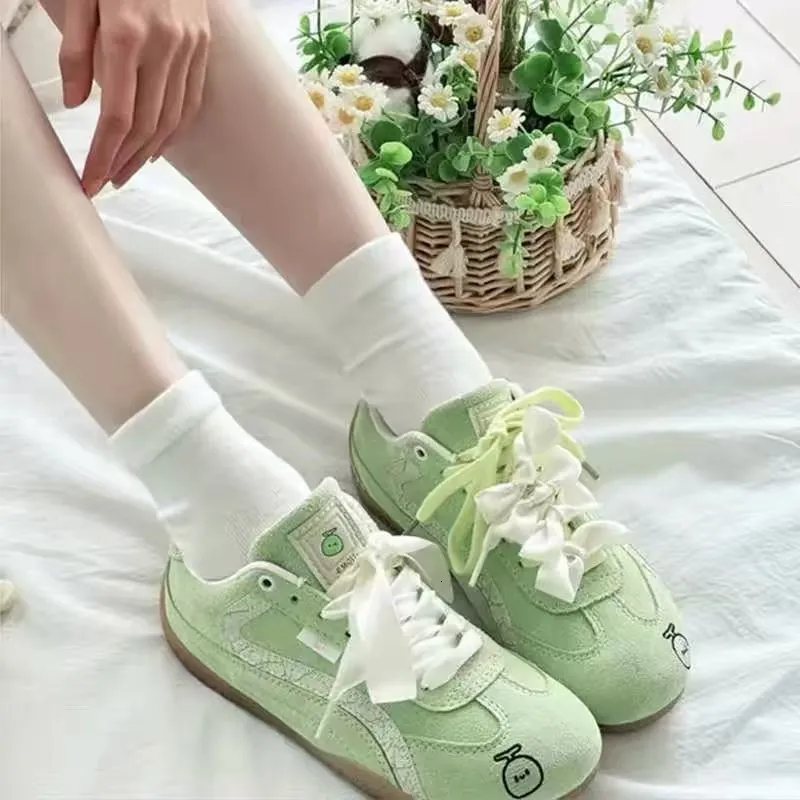 Designer Casual Sports Running Shoes For Men And Women Wear Resistant Synthetic Suede Leather With Graffiti Chunky_vogvips.com