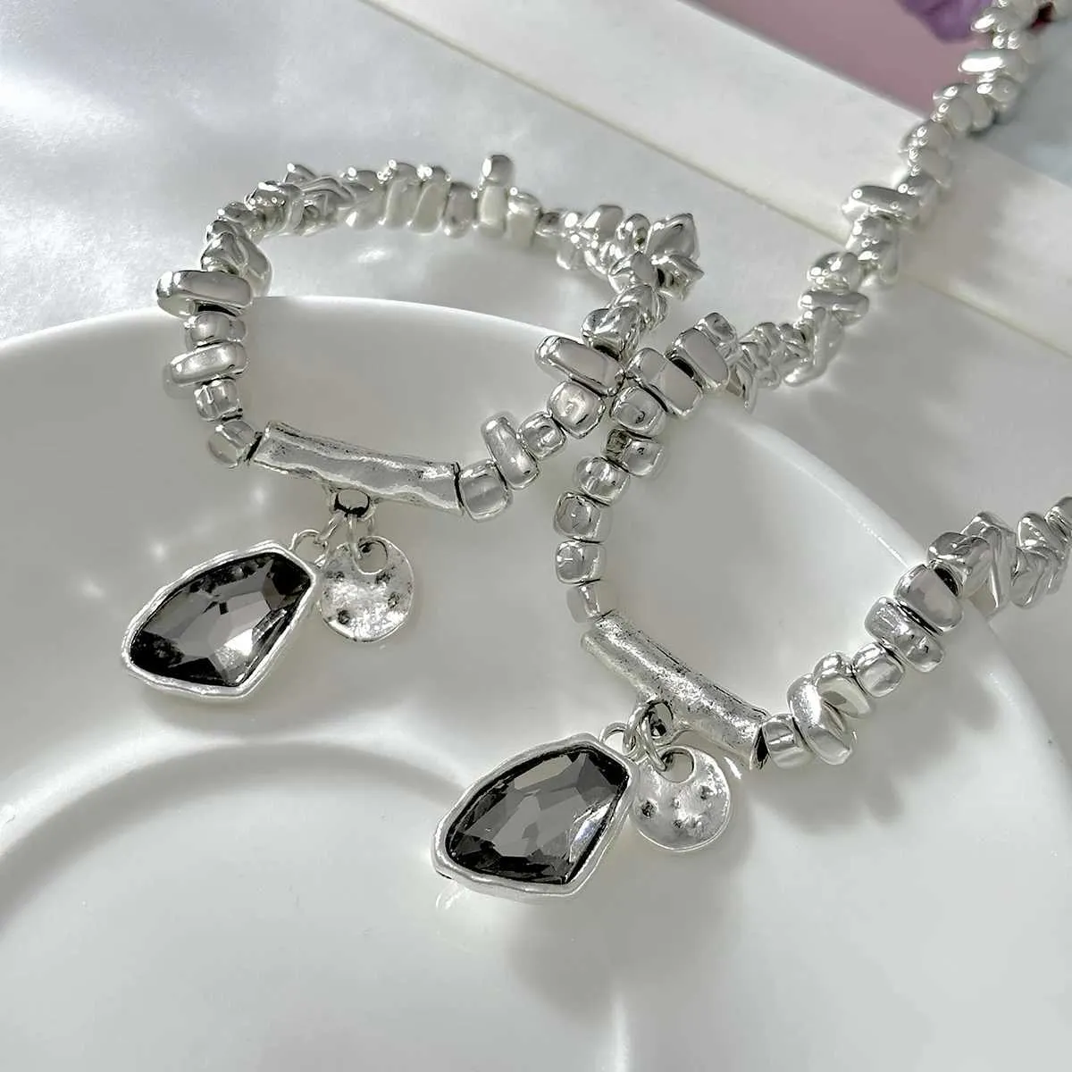 Set collana con pendente zircone nero e bracciale di perline_voghion.com