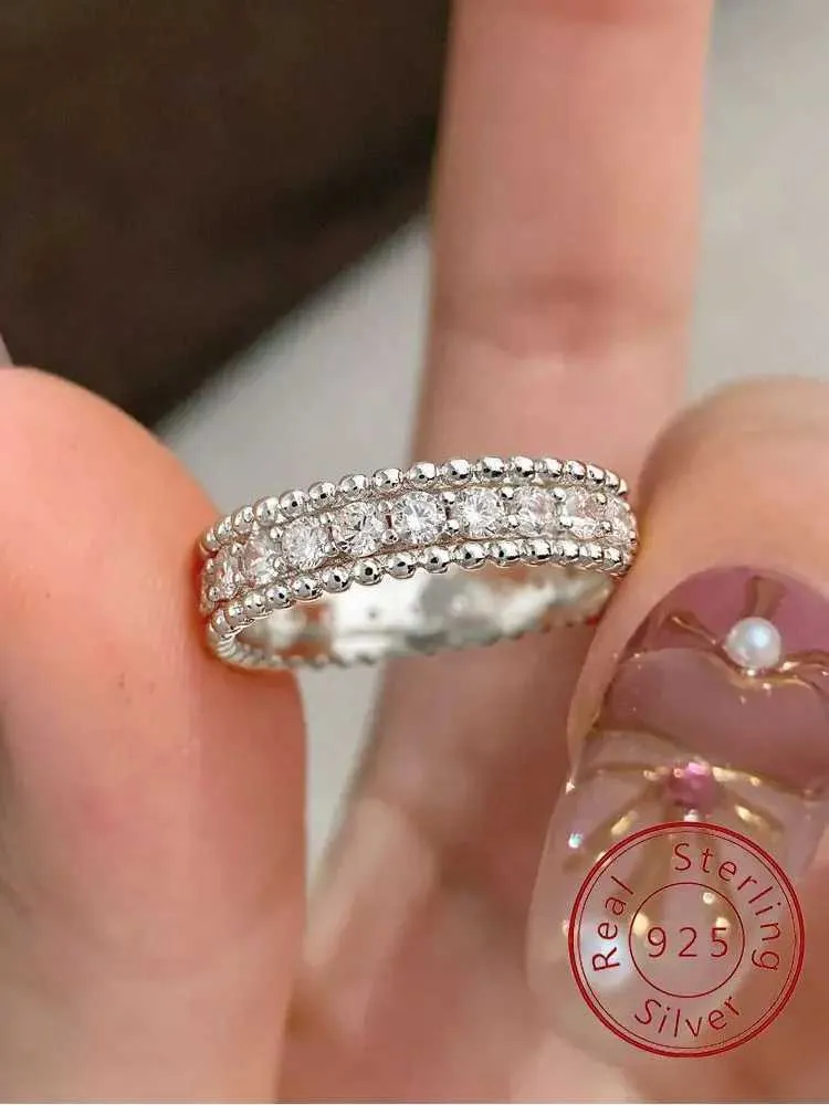 Bague en argent sterling 925, simple, classique et élégante, ornée d'un magnifique zircon rond, idéale pour les fiançailles et les mariages. Un bijou de luxe de haute qualité._voghion.com