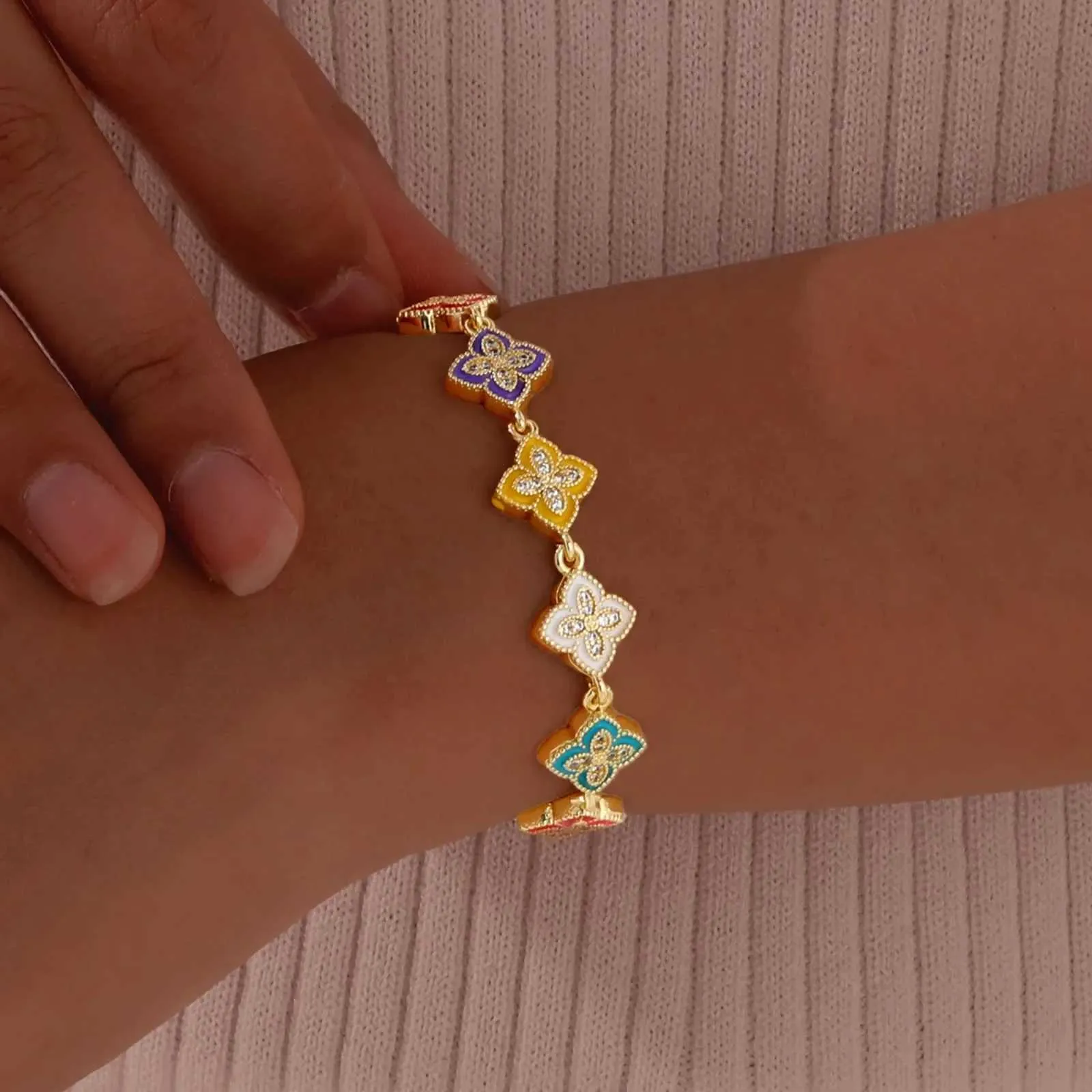 Copper Material Elegant Four Leaf Clover Bracelet For Women Zirconia Flower Bangle Luck Gift Friendship Sister Jewelry_voghion.com