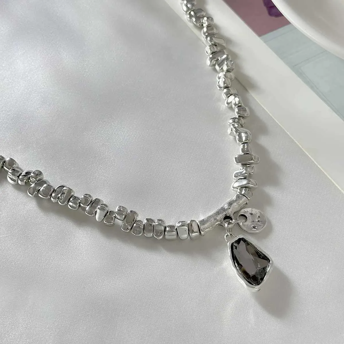 Set collana con pendente zircone nero e bracciale di perline_voghion.com