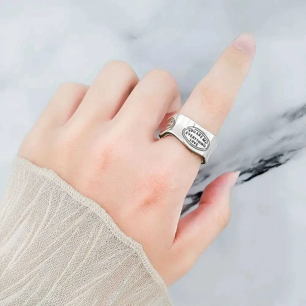Green Wavy Pattern Designer Ring For Women Minimalist Style_voghion.com