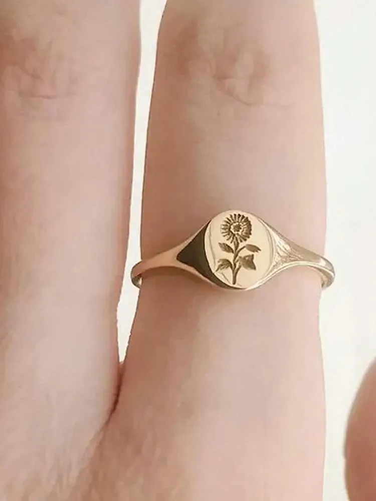 Glänzender, personalisierter Sonnenblumenring aus 925er Sterlingsilber für Damen – exklusiv für Verlobung und Hochzeit. Luxuriös und hochwertig._voghion.com