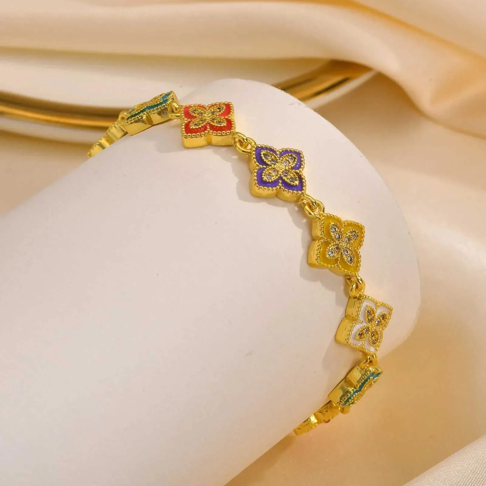 Copper Material Elegant Four Leaf Clover Bracelet For Women Zirconia Flower Bangle Luck Gift Friendship Sister Jewelry_voghion.com