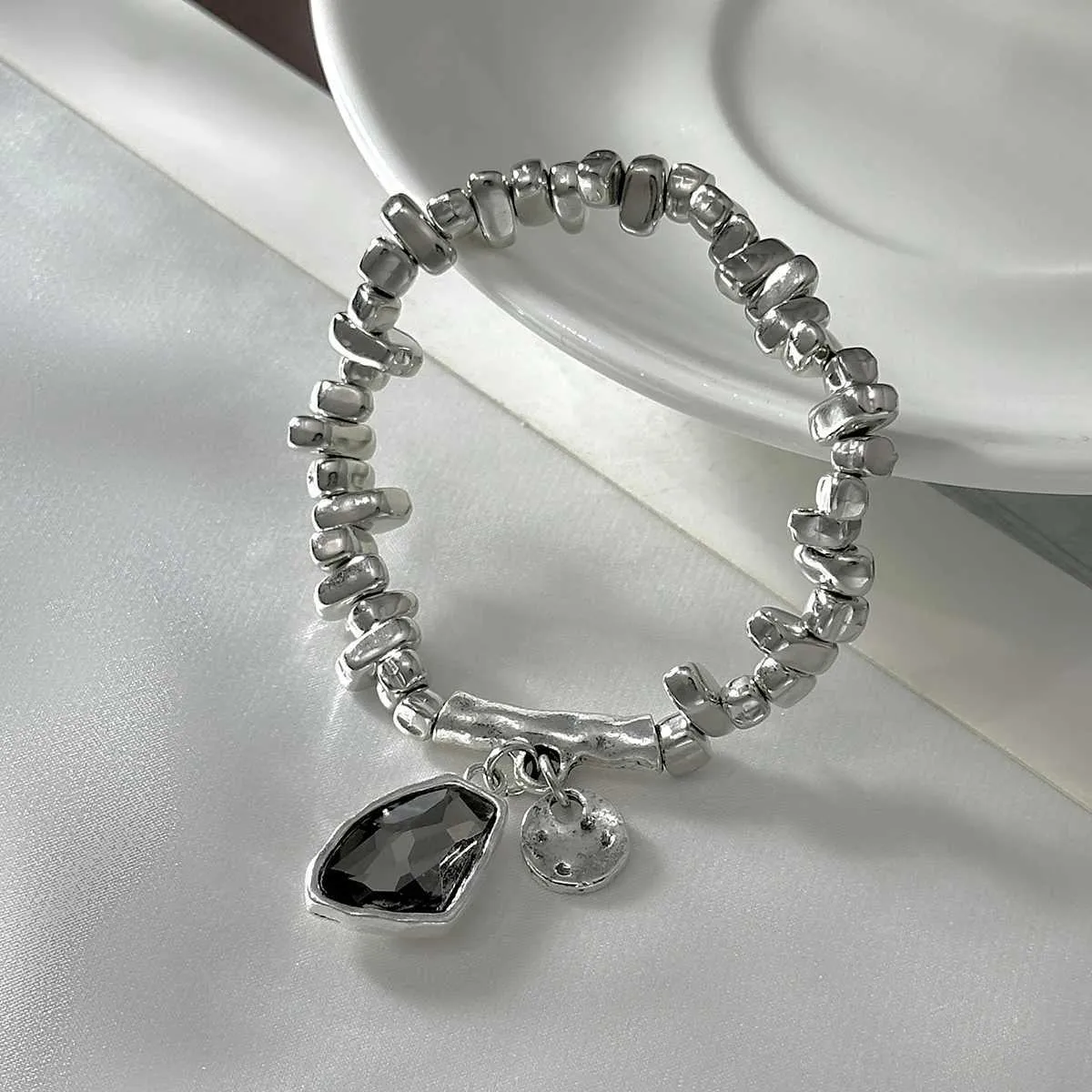 Set collana con pendente zircone nero e bracciale di perline_voghion.com