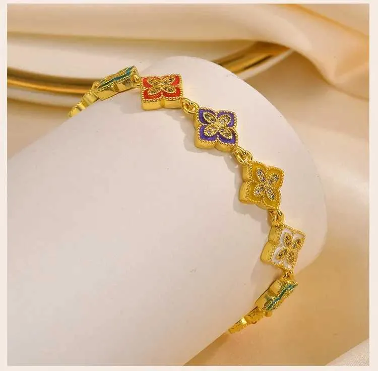 Elegant Four Leaf Clover Bracelet In Copper With Zirconia Gems_voghion.com