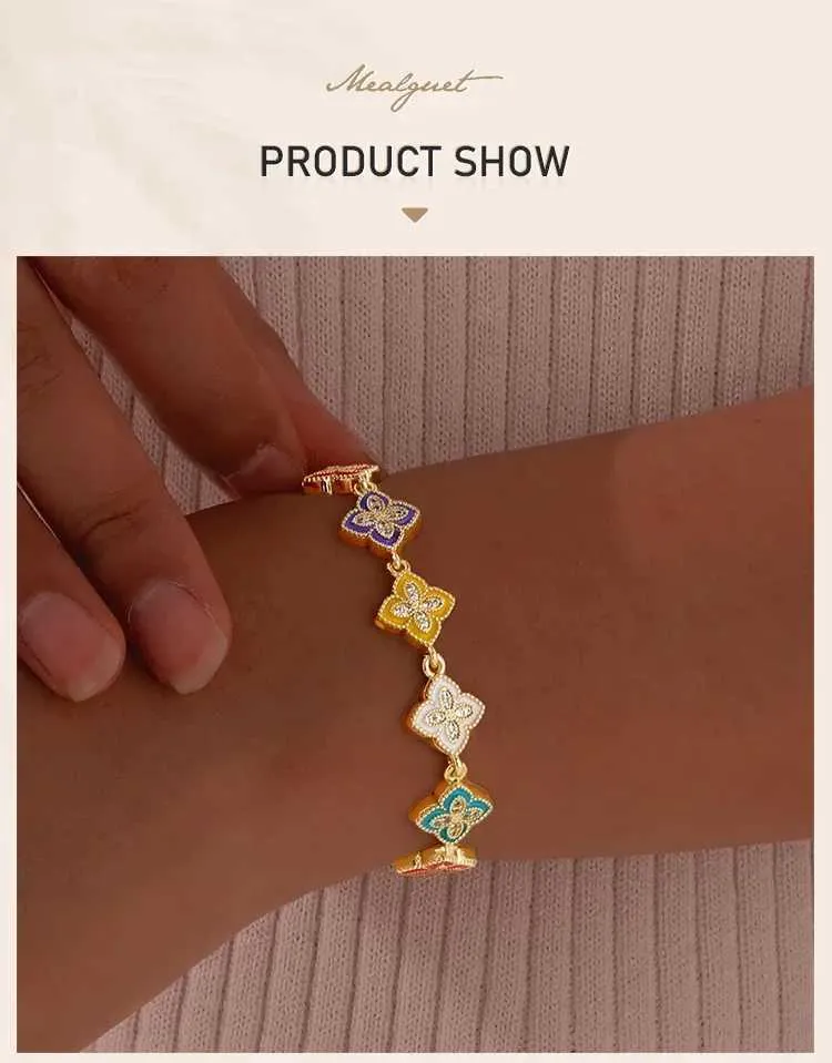 Elegant Four Leaf Clover Bracelet In Copper With Zirconia Gems_voghion.com