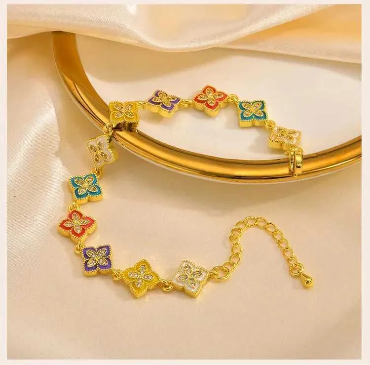 Elegant Four Leaf Clover Bracelet In Copper With Zirconia Gems_voghion.com