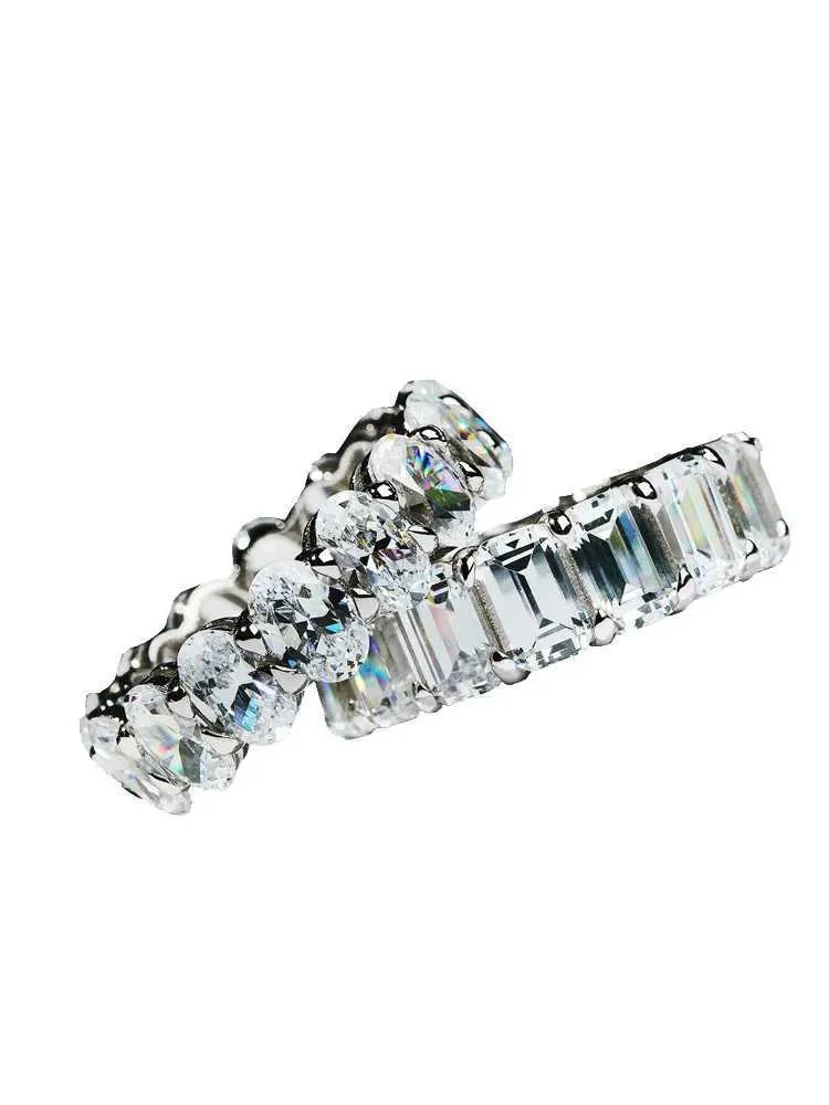 Anillo de diseño para mujer de moissanita rectangular y ovalada_voghion.com