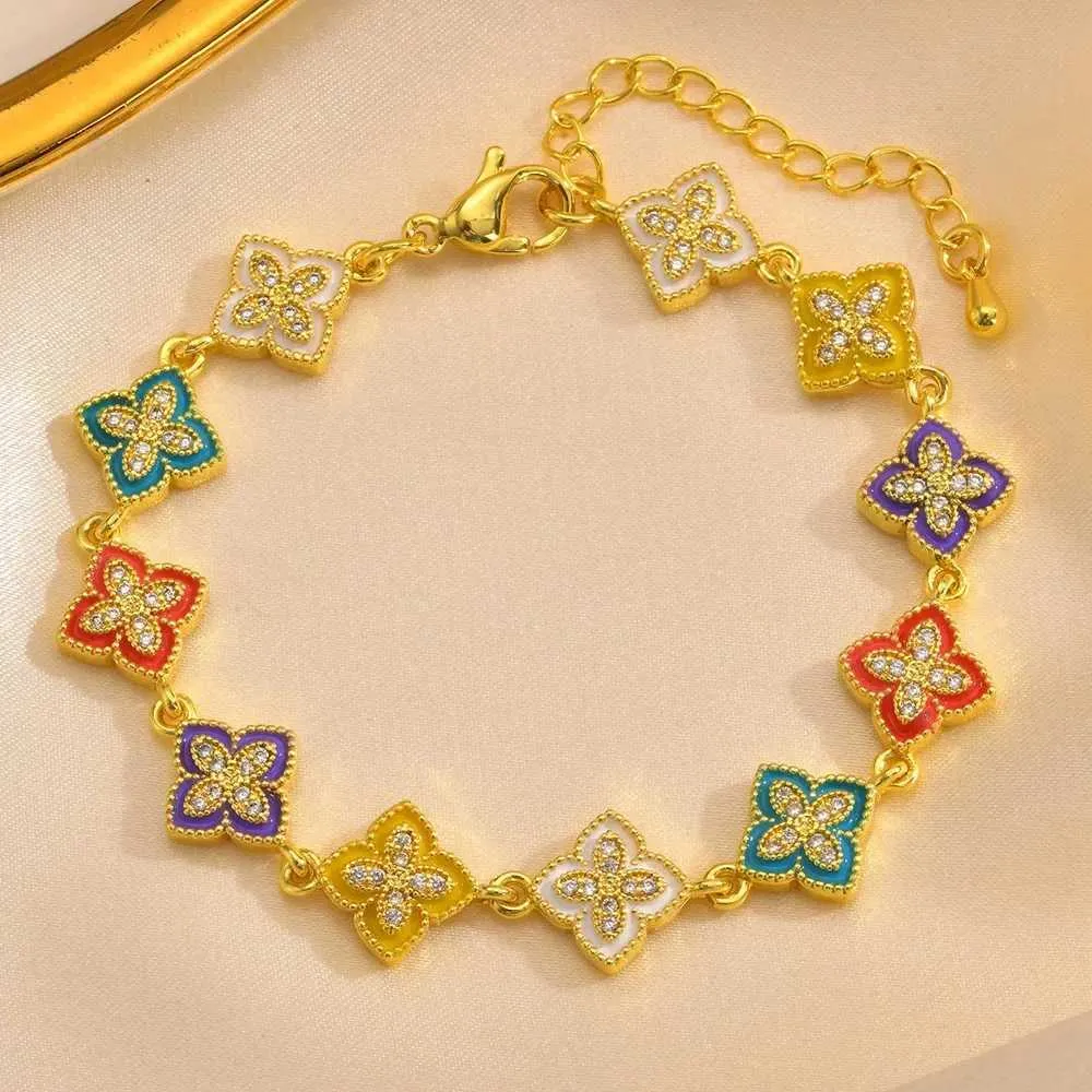 Elegant Four Leaf Clover Bracelet In Copper With Zirconia Gems_voghion.com
