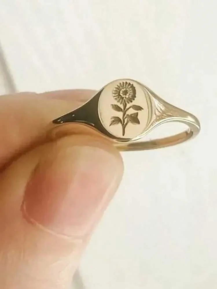 Glänzender, personalisierter Sonnenblumenring aus 925er Sterlingsilber für Damen – exklusiv für Verlobung und Hochzeit. Luxuriös und hochwertig._voghion.com