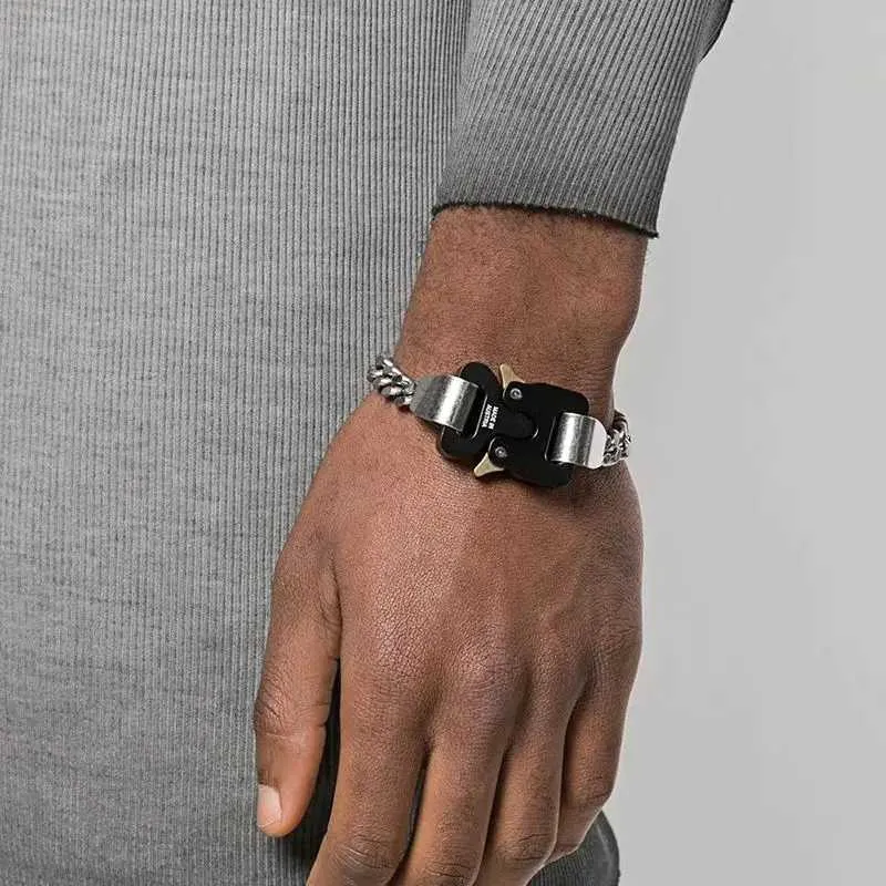 ALYX Bracelet Tactical Lock Buckle High Street From Us_missouri
