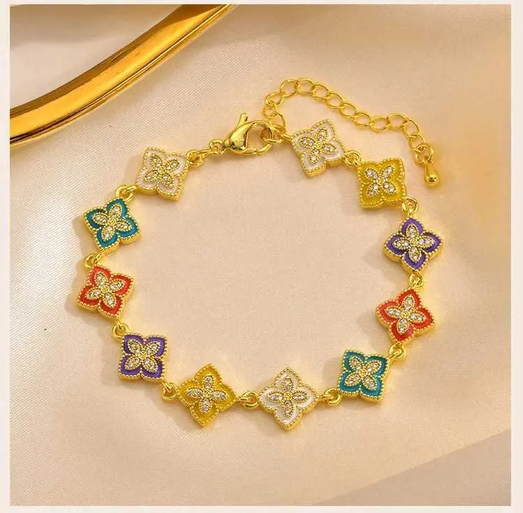 Elegant Four Leaf Clover Bracelet In Copper With Zirconia Gems_voghion.com