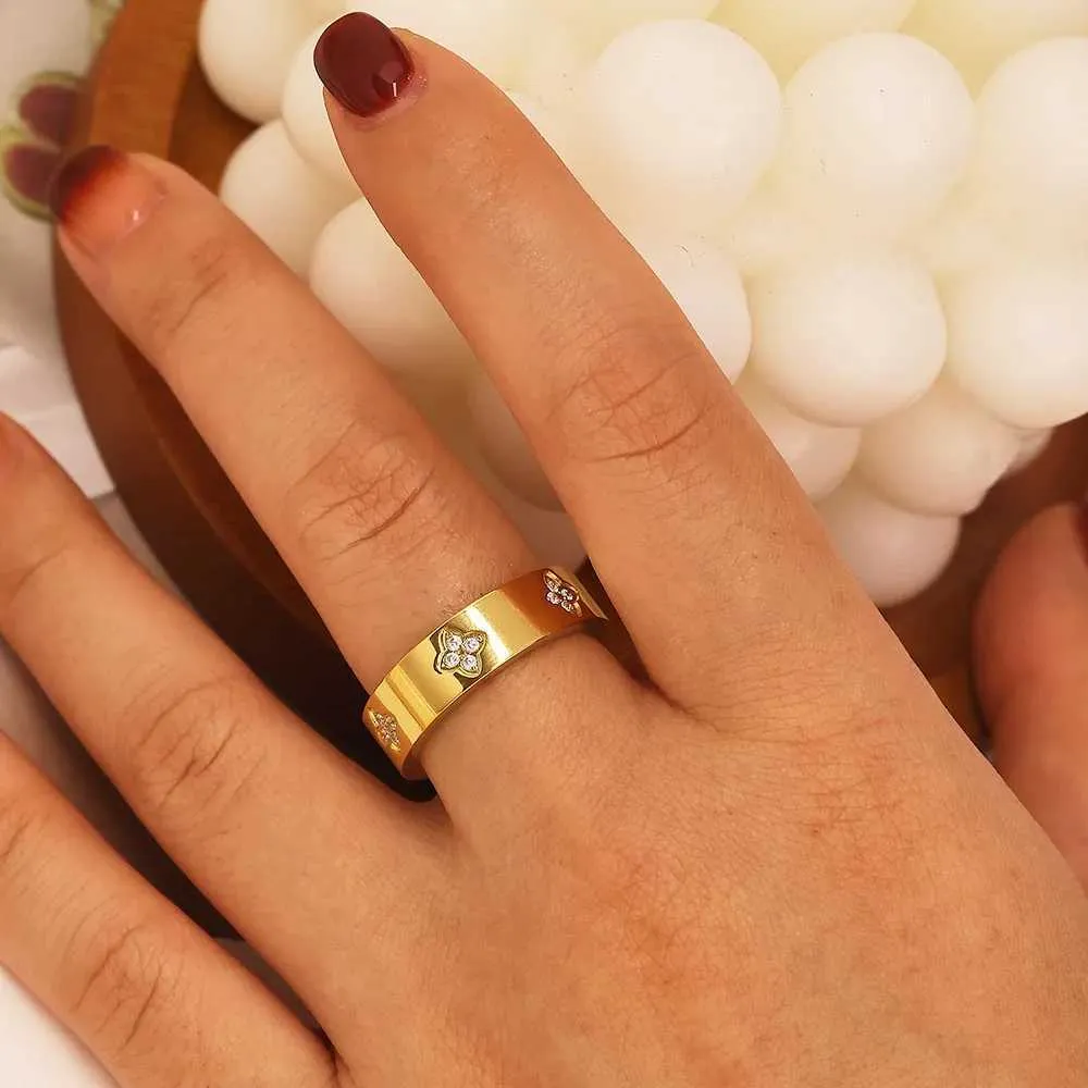 Crystal Star Ring Gold Plated Titanium Steel Waterproof Jewelry_voghion.com
