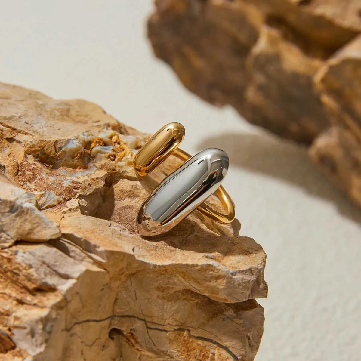 Bague ouverte géométrique ovale dorée en acier inoxydable femme_voghion.com