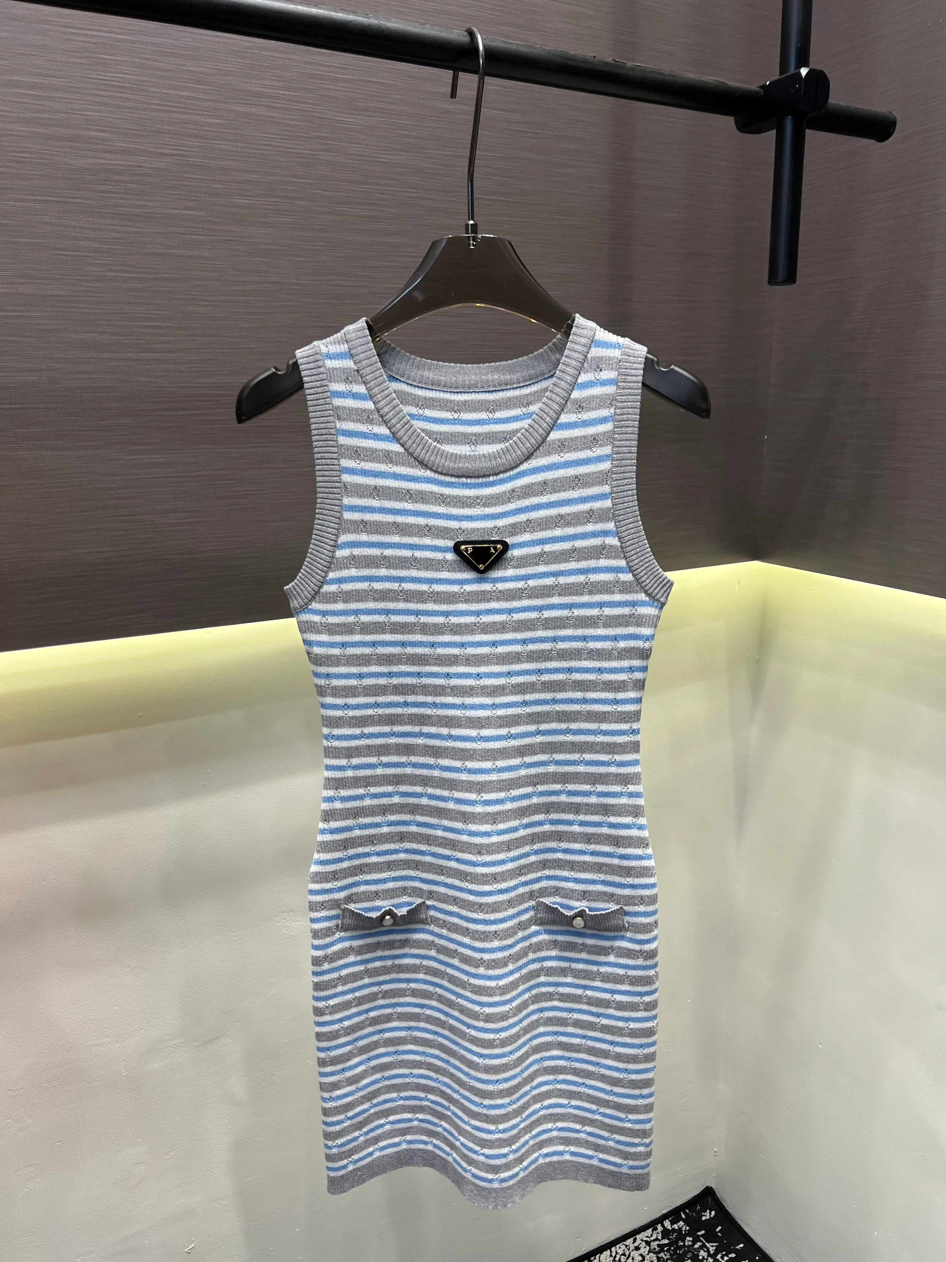 vest female knitted dress Designer new women's sleeveless light luxury T shirt for girls Saison_Printemps