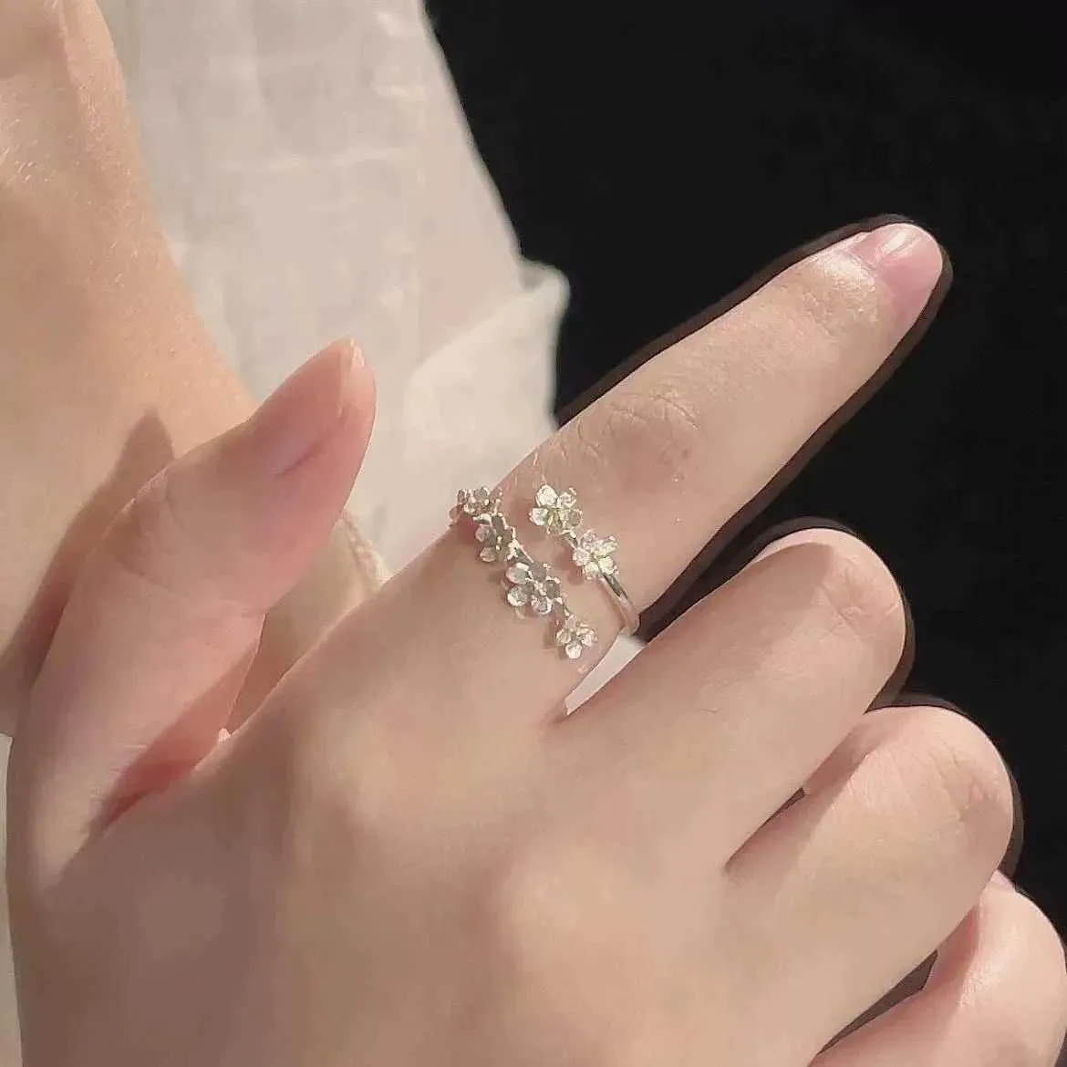 Delicate Flower Opening Adjustable Ring In Silver Minimalist Style_voghion.com