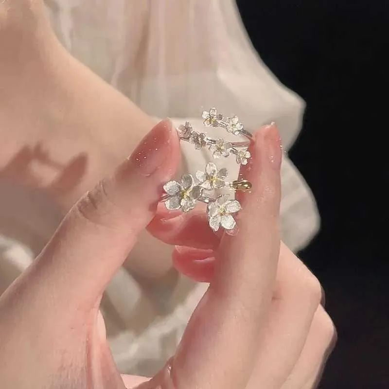 Delicate Flower Opening Adjustable Ring In Silver Minimalist Style_voghion.com