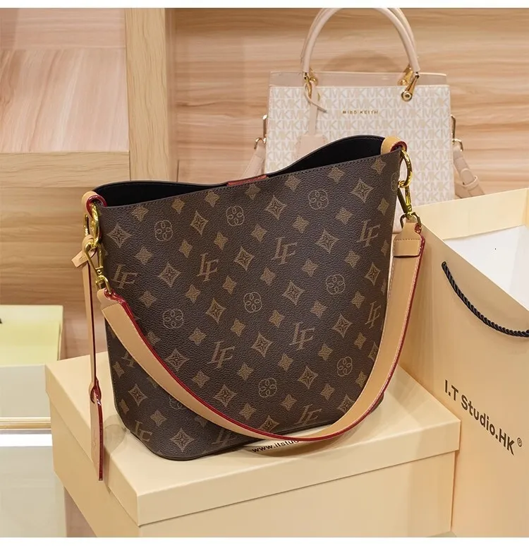 Echtes Leder Beuteltasche Damen Herbst Winter Umhängetasche Groß_voghion.com