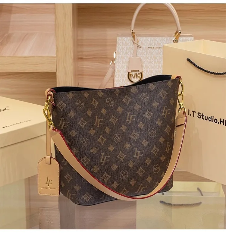 Echtes Leder Beuteltasche Damen Herbst Winter Umhängetasche Groß_voghion.com