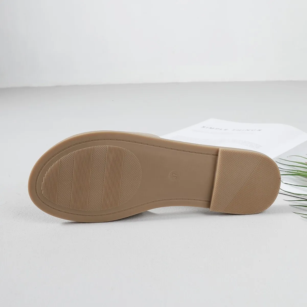 Summer New Style Women's One Strap Fashion Large Size European And American Flat Slippers For Women_vogvips.com