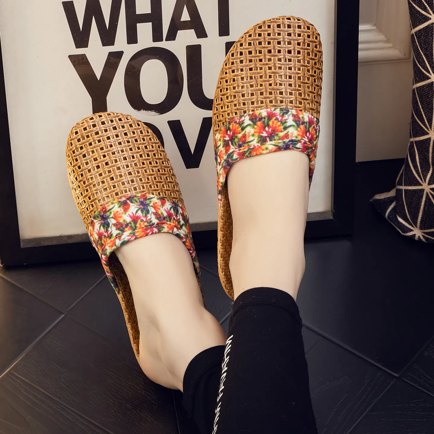 Couple's Rattan Weave Home Slippers Breathable Indoor Slides Linen Summer Breathable Woven Flat-soled Women Men Indoor_voghion.com