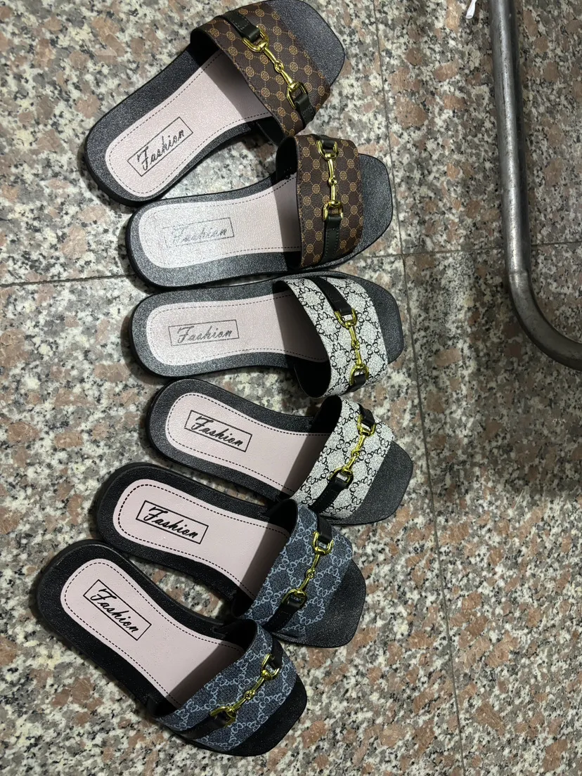 Fashionable Square Toe Metal Buckle Flat Sandals For Summer_voghion.com