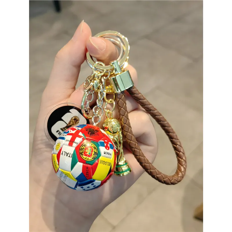 サッカーボール型キーホルダー FIFA2002ボールにポンチョ入り 公式ワールドカップ 2026 サッカーボール型チャーム アメリカ/カナダ