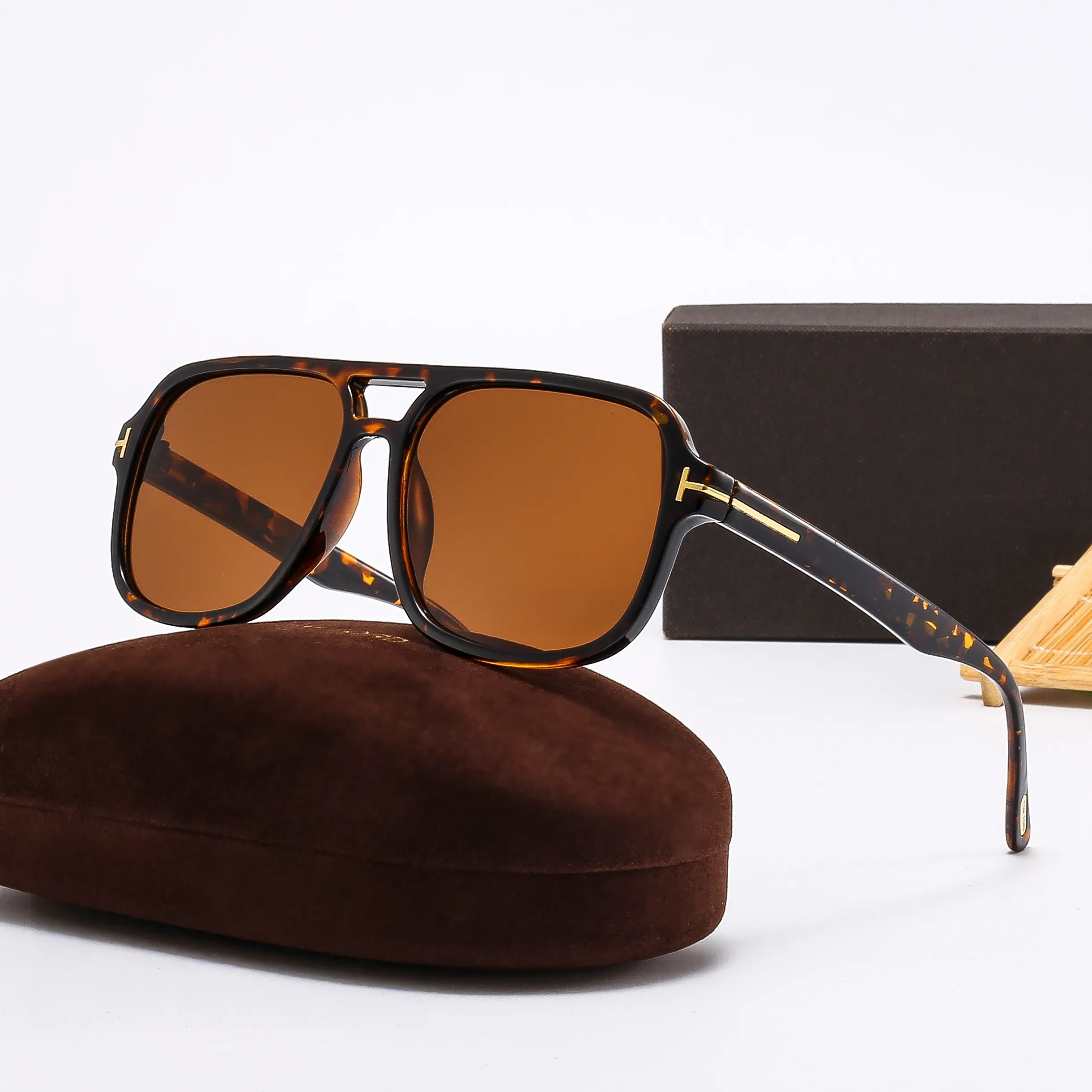 Retro 70s Oversized Pilot Square Frame Plastic Sunglasses UV400 Protection Sunglasses Womens Retro 70s Square Pilot Sunglasses... From  main image 3
