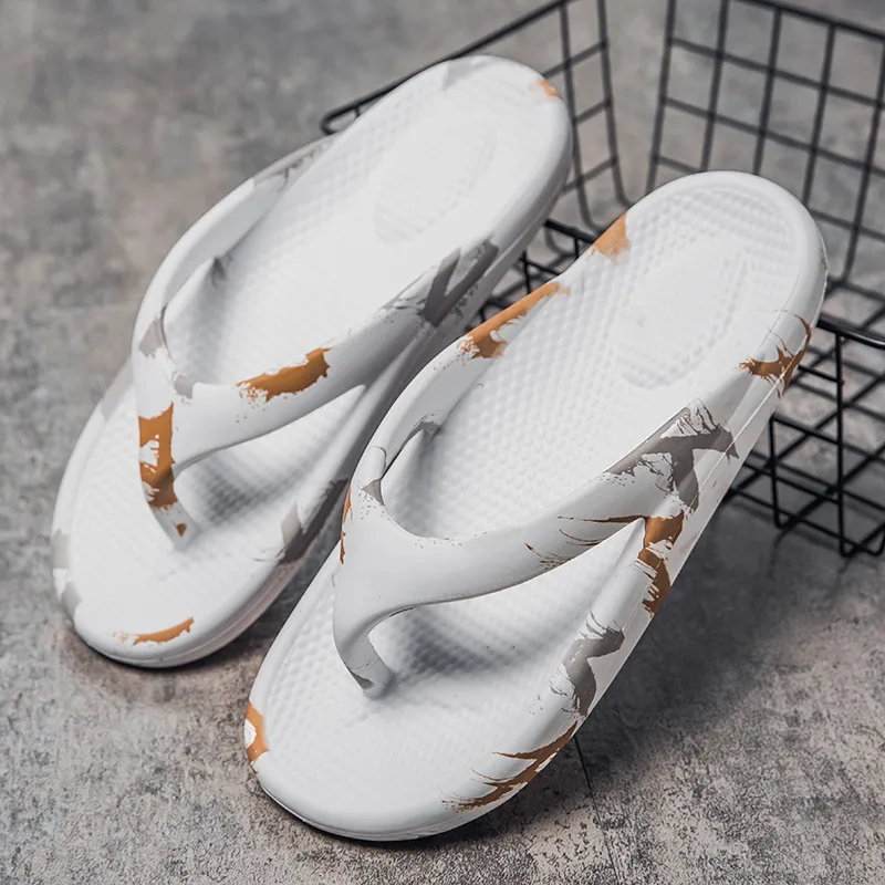 2026 New Plus Size Flip Flops Thick Soled Outdoor Beach Shoes Lightweight And Breathable Couple Clip On Sandals_voghion.com