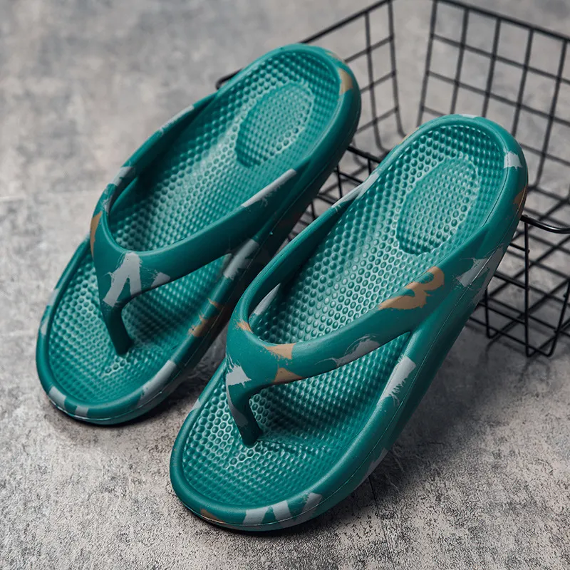 2026 New Plus Size Flip Flops Thick Soled Outdoor Beach Shoes Lightweight And Breathable Couple Clip On Sandals_voghion.com