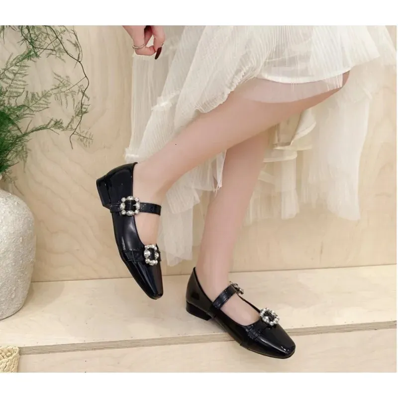 Ballerine comode da donna con strass e fibbia in metallo_voghion.com