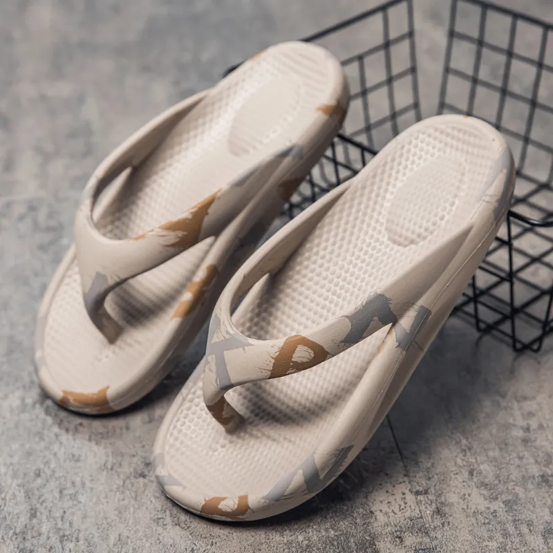 2026 New Plus Size Flip Flops Thick Soled Outdoor Beach Shoes Lightweight And Breathable Couple Clip On Sandals_voghion.com