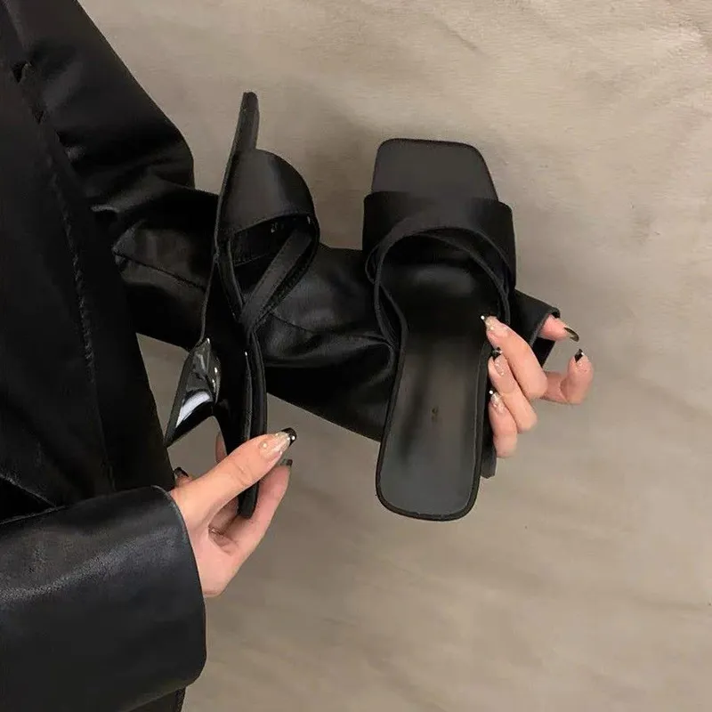 Women White Cross Strap Mule Sandals Square Open Toe Unique Curved Low Kitten Heel Backless Casual Summer Slip On Shoes_voghion.com