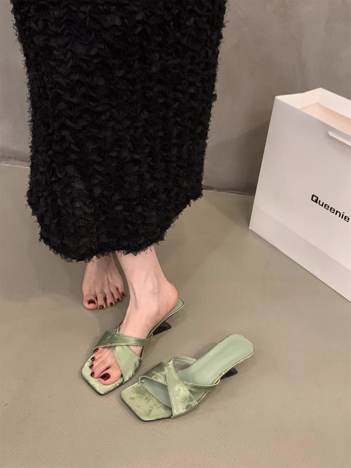 Women's White Cross Strap Mule Sandals Open Toe Kitten Heel_voghion.com