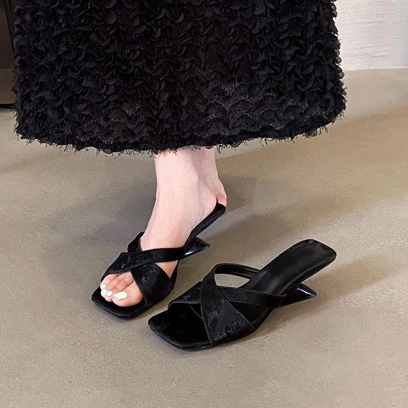 Women's White Cross Strap Mule Sandals Open Toe Kitten Heel_voghion.com