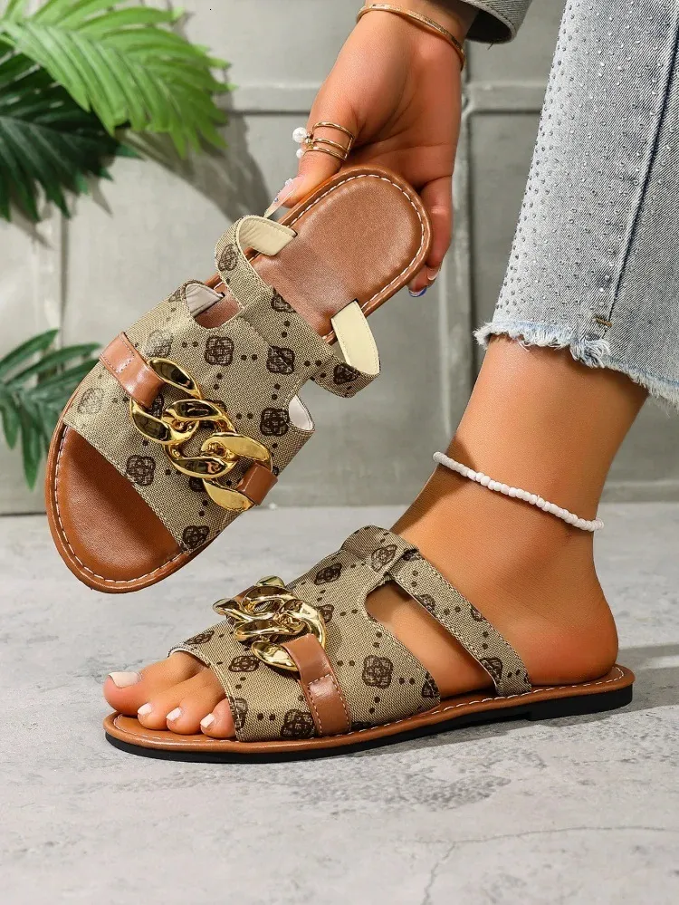 Luxury Flat Sandals For Women With Gold Chain And Retro Pattern_voghion.com